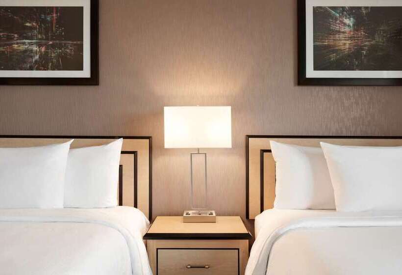 스위트, Embassy Suites Louisville Downtown