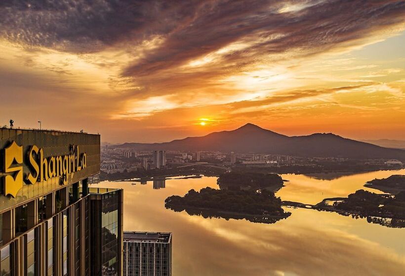 اتاق پریمیوم با چشم‌انداز دریاچه, Shangrila Nanjing
