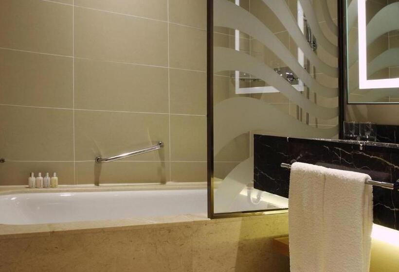 스탠다드 트리플 룸, Lotte City Hotel Jeju