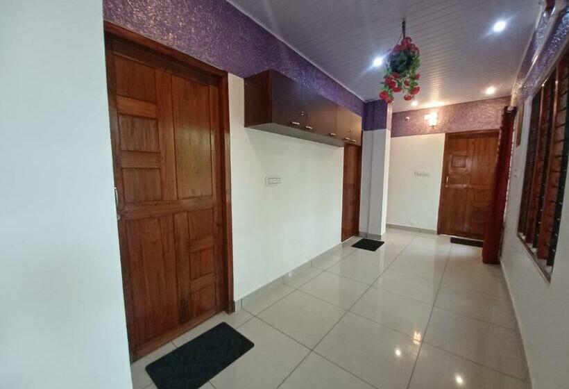 Номер Стандарт с Балконом, Jeena Motel