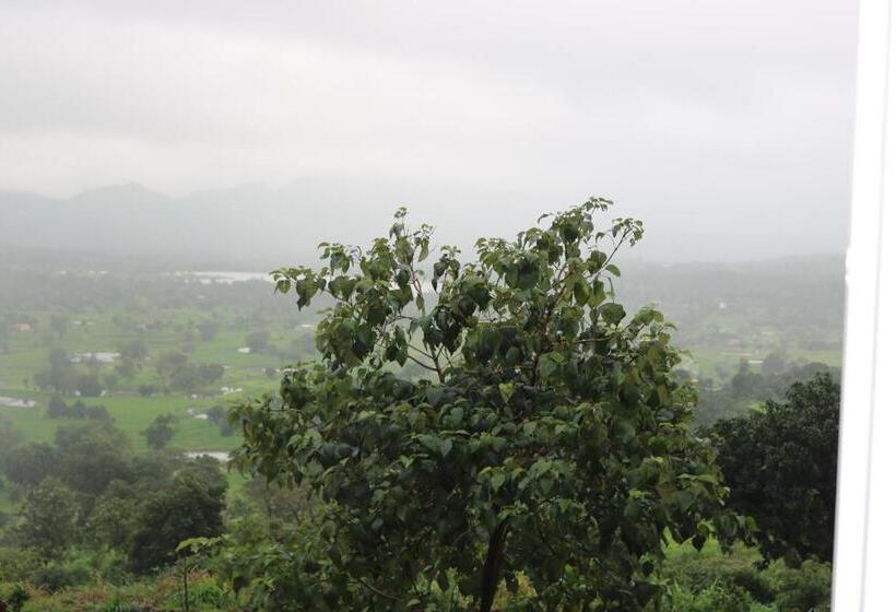 اتاق خانوادگی, Shinde S Tikona Valley Farm