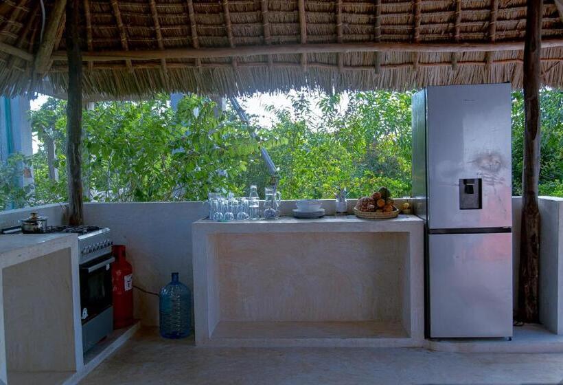 بانگلوی استاندارد, Afriican Village Zanzibar
