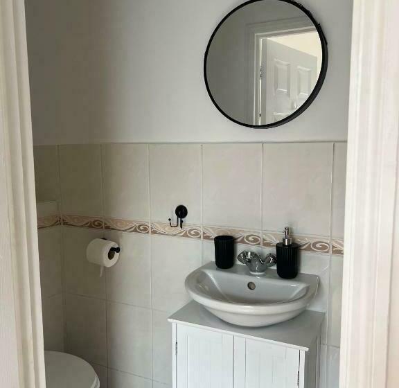 Дом 1 Спальня, Cheerful 5 Bedrooms & En Suite Bathrooms Town House