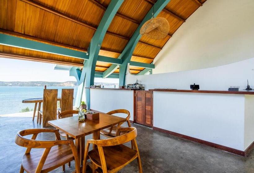 Номер Deluxe Вид на Море, Inlight Lombok Beach Hotel New Year Offer