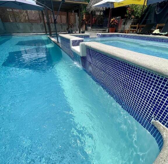 اتاق لوکس, Johnnys Place