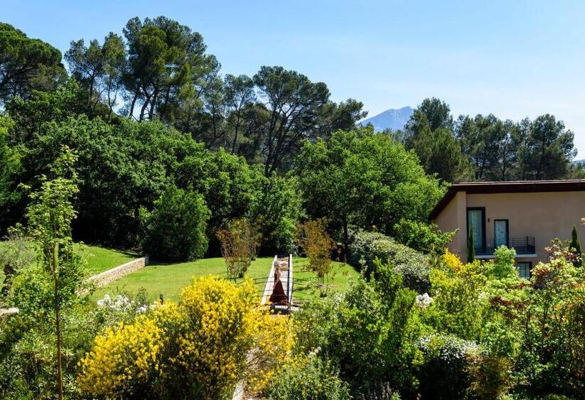 Вилла 3 Спальни с Бассейном, Les Lodges Sainte Victoire Hotel & Spa