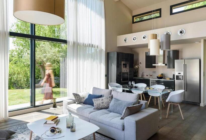 Вилла 3 Спальни с Бассейном, Les Lodges Sainte Victoire Hotel & Spa