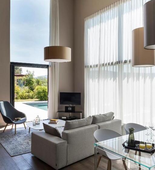 Вилла 3 Спальни с Бассейном, Les Lodges Sainte Victoire Hotel & Spa