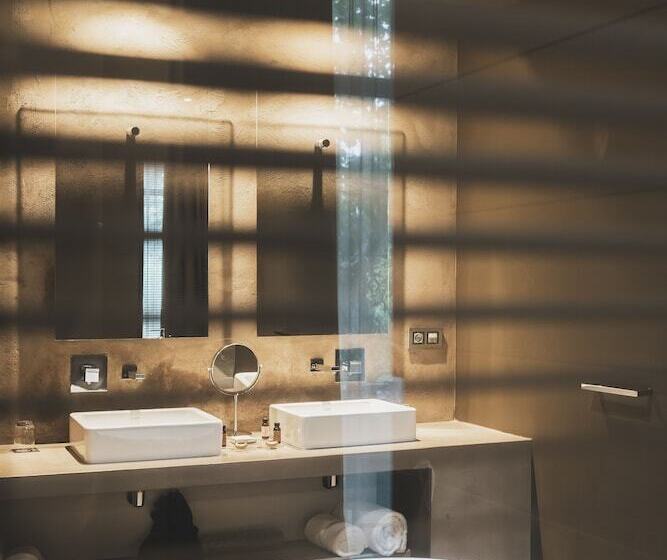 Полулюкс, Les Lodges Sainte Victoire Hotel & Spa