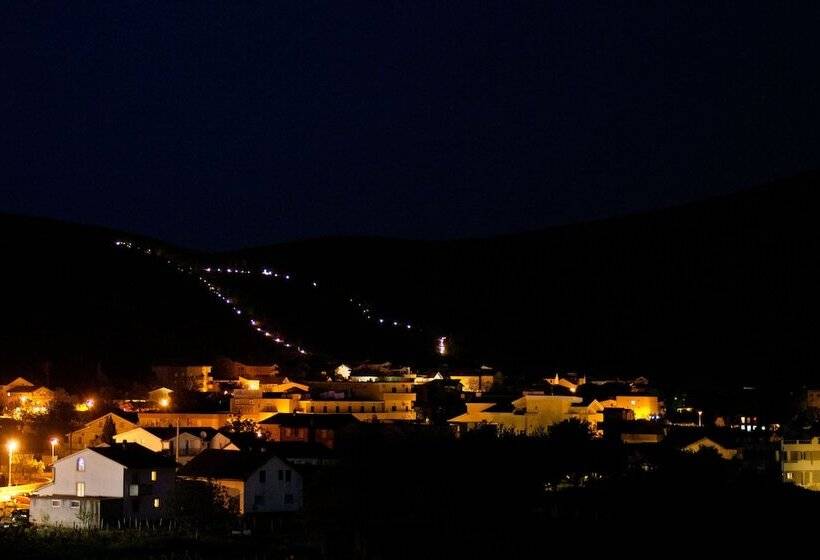اتاق استاندارد سه نفره, Luna