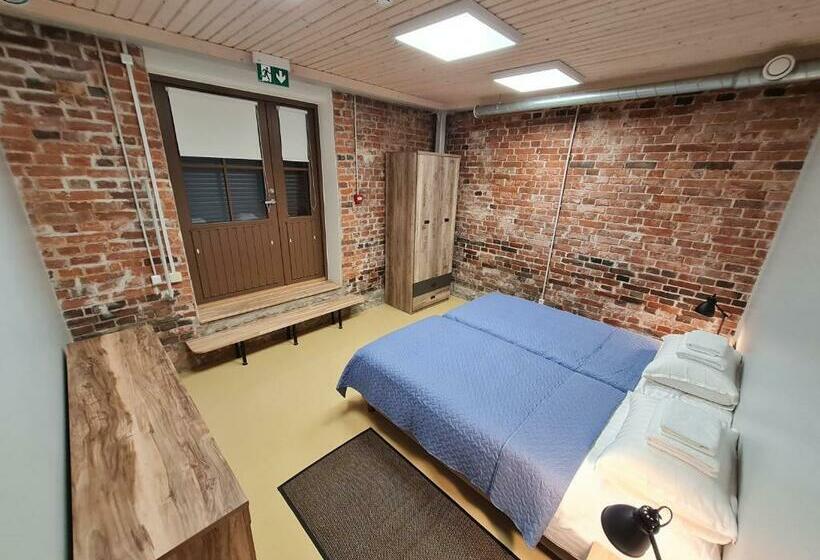 اتاق استاندارد با سرویس بهداشتی مشترک, Narva Port Hostel