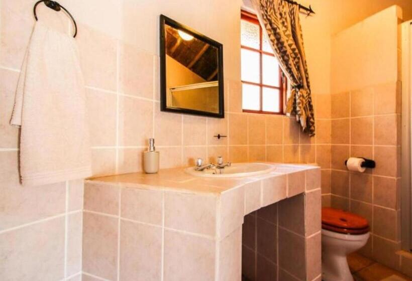 اتاق استاندارد, Thuto Centre Conferencing & Bush Lodge
