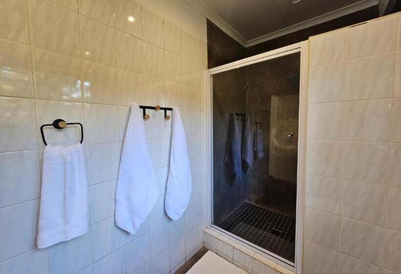 اتاق لوکس, Thuto Centre Conferencing & Bush Lodge