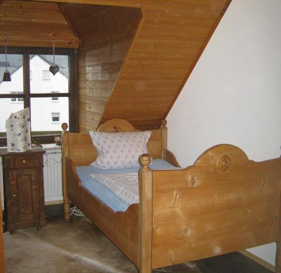 Студия Стандарт, Stierstall Suite Pension Wahlenau