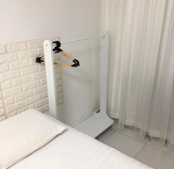 标准三人间, White Suite Rooms