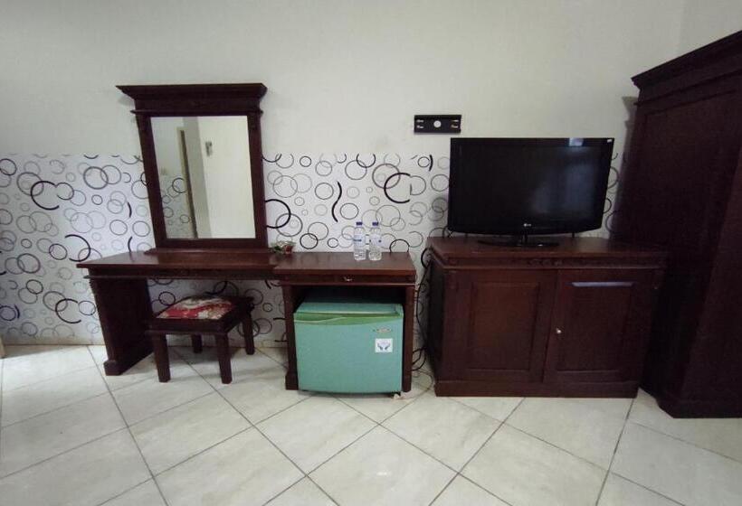 Люкс Повышенной Комфортности, Capital O 91650 Hotel Pratama