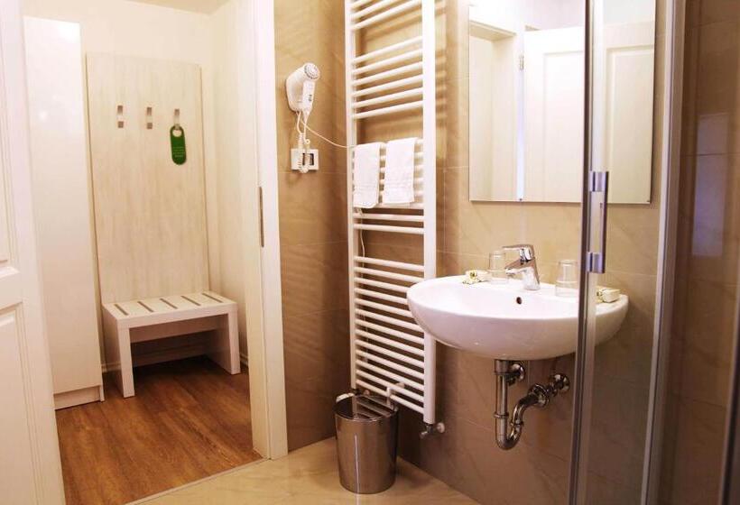 اتاق راحتی, Garni Hotel Dvor