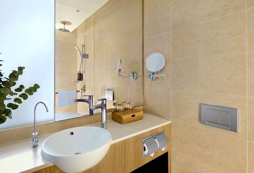 Club Room, Momentus Hotel Alexandra