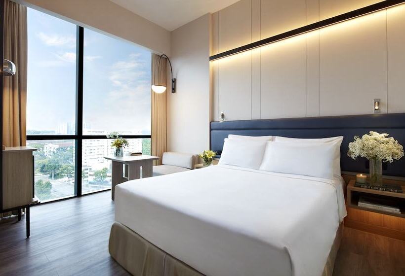 Deluxe Room, Momentus Hotel Alexandra