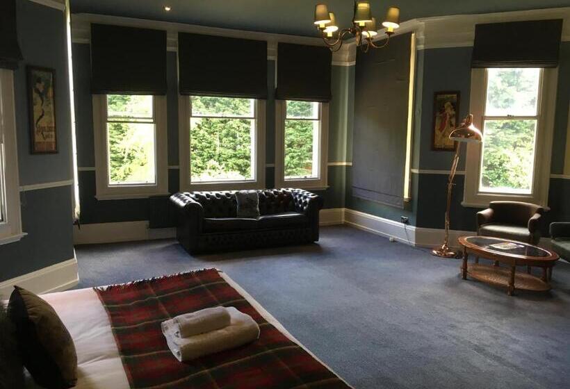Люкс, Worplesdon Place