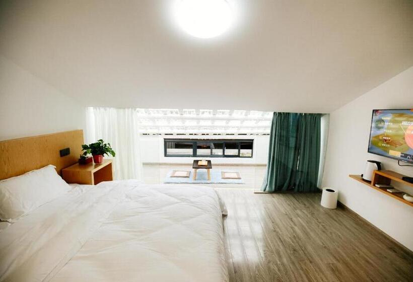 带大床的豪华间, Guihua Road 106th Hostel