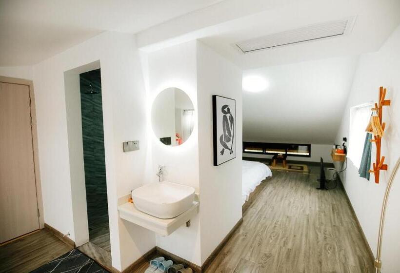带大床的豪华间, Guihua Road 106th Hostel