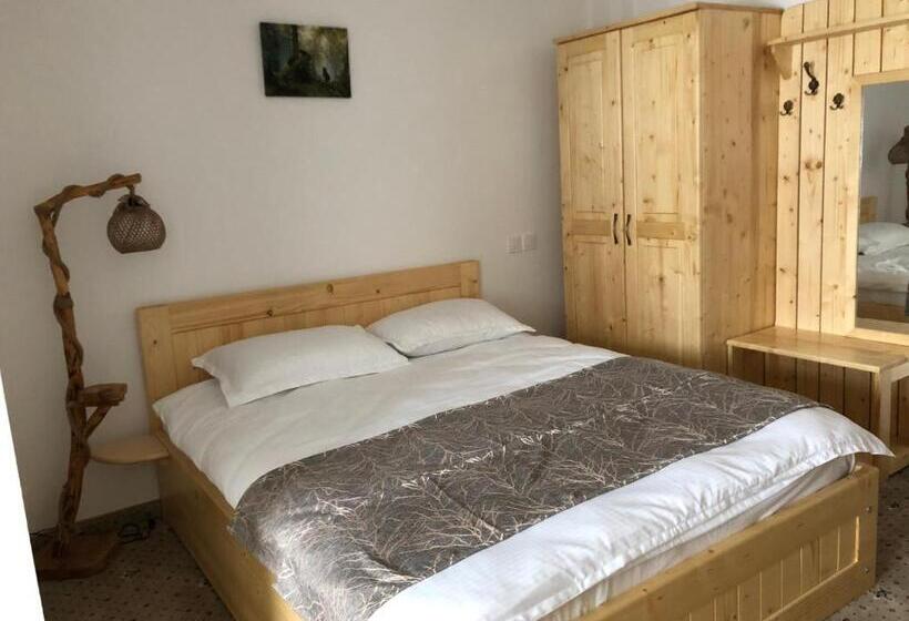 Номер Стандарт с Балконом, Domeniul Valea Lupilor  Pensiunea Valea Cu Struti