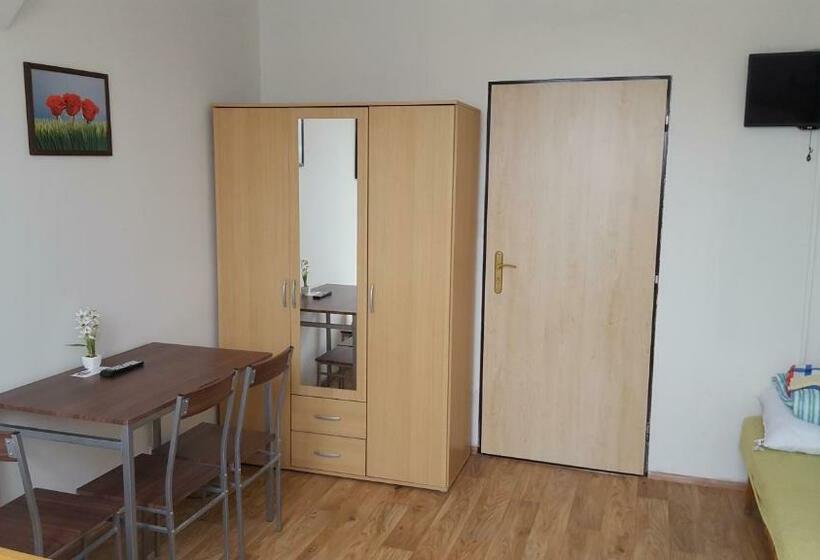 Номер Стандарт Трехместный, Farm Stay Nh Stables