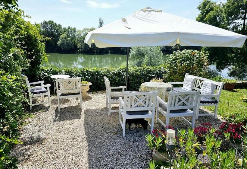 Семейный Номер, Jan S Place In Burgundy