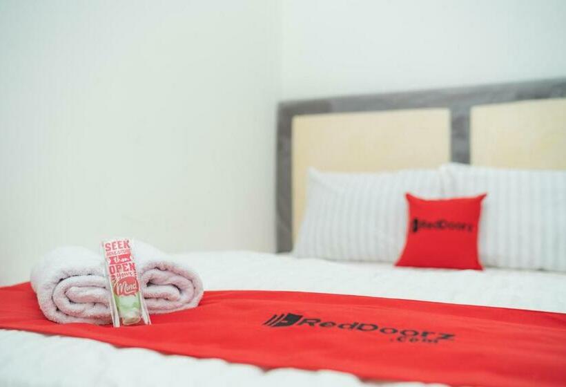 Номер Стандарт, Reddoorz Near Bundaran Ciceri
