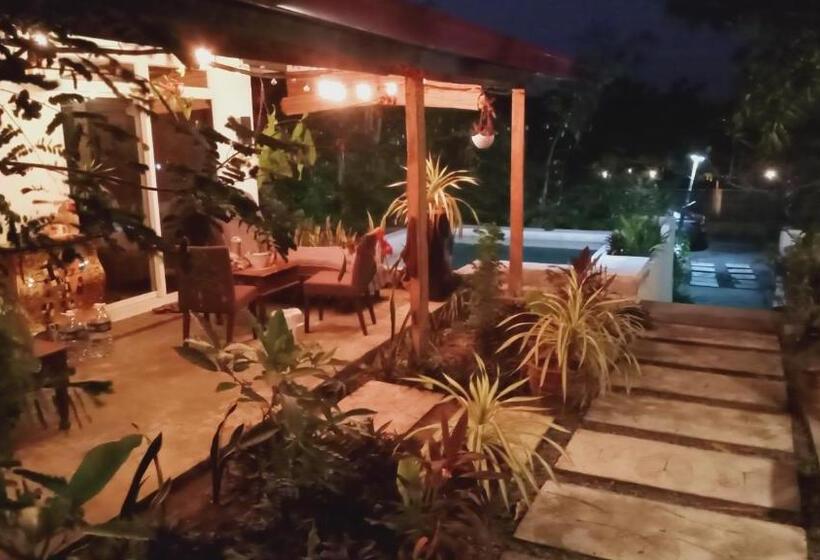 Номер Стандарт Вид на Озеро, Baywalk Suites Batangas