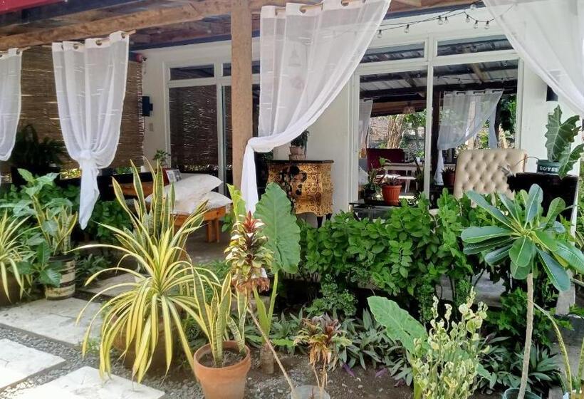 Номер Стандарт Вид на Озеро, Baywalk Suites Batangas