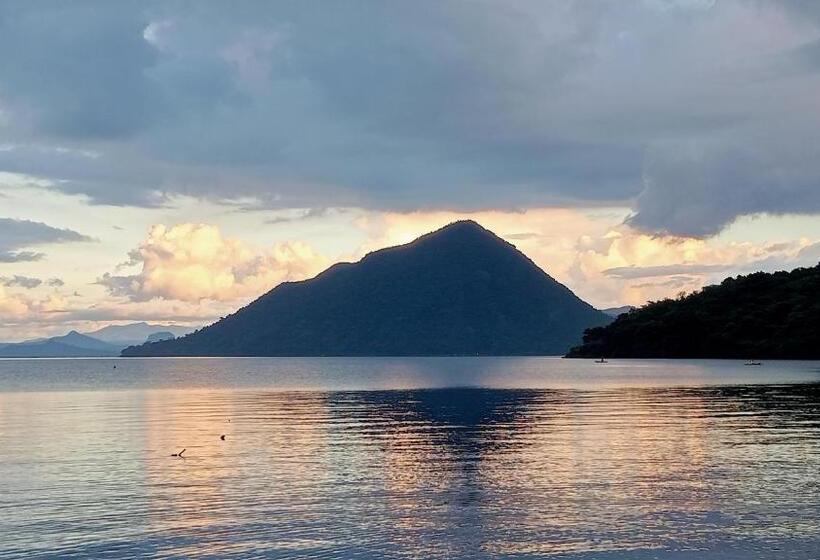 Люкс Вид на Бассейн, Baywalk Suites Batangas