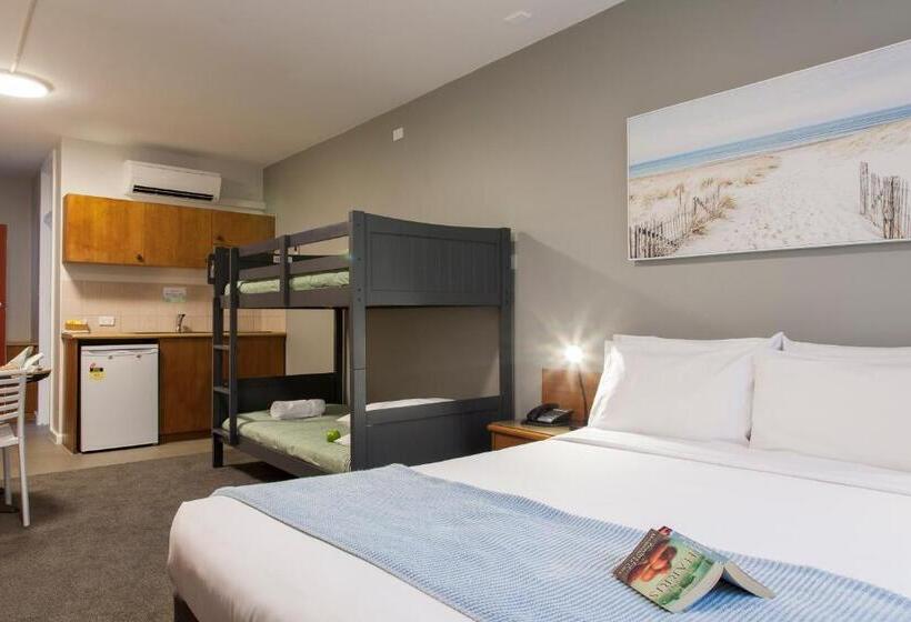 Семейный Номер, Kings Park Motel