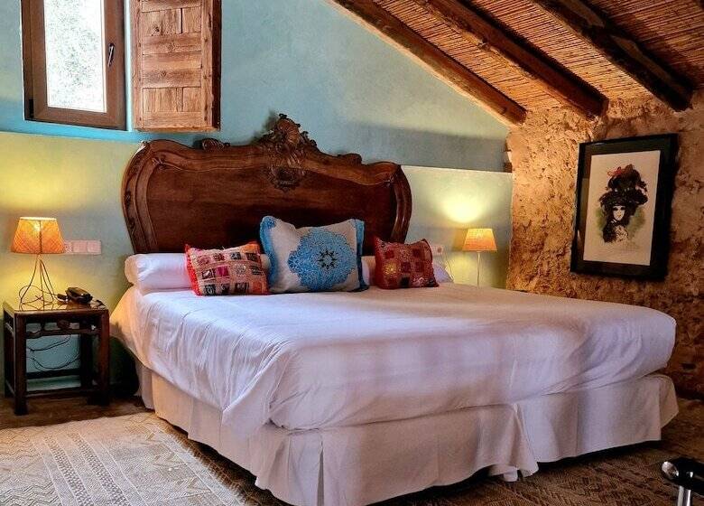 Полулюкс Повышенной Комфортности, Es Revellar Art Resort  Adults Only