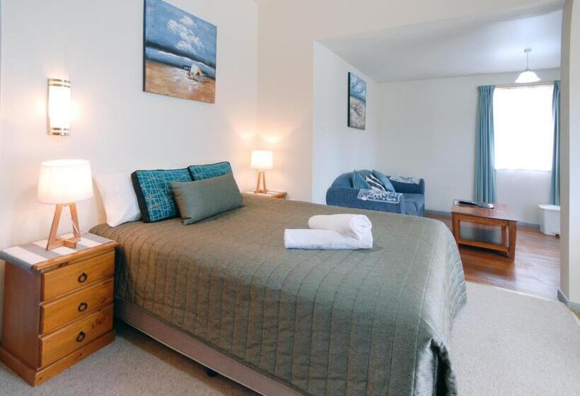 Семейный Номер, Riverview Boutique Motel