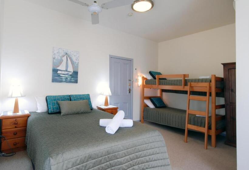 Семейный Номер, Riverview Boutique Motel