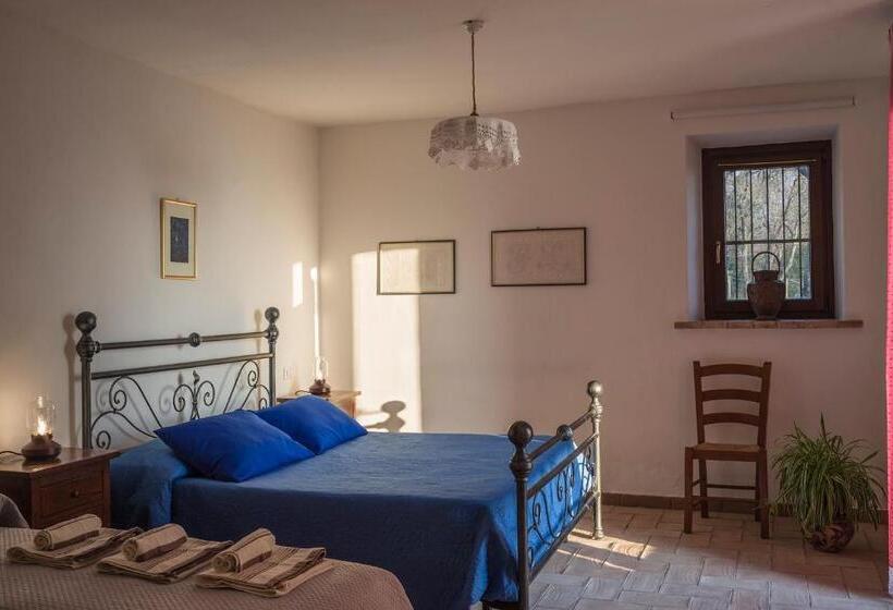 庭の見える１ベッドルームアパートメント, Agriturismo Castelvecchio, Casa Vacanza Con Piscina A Fabriano
