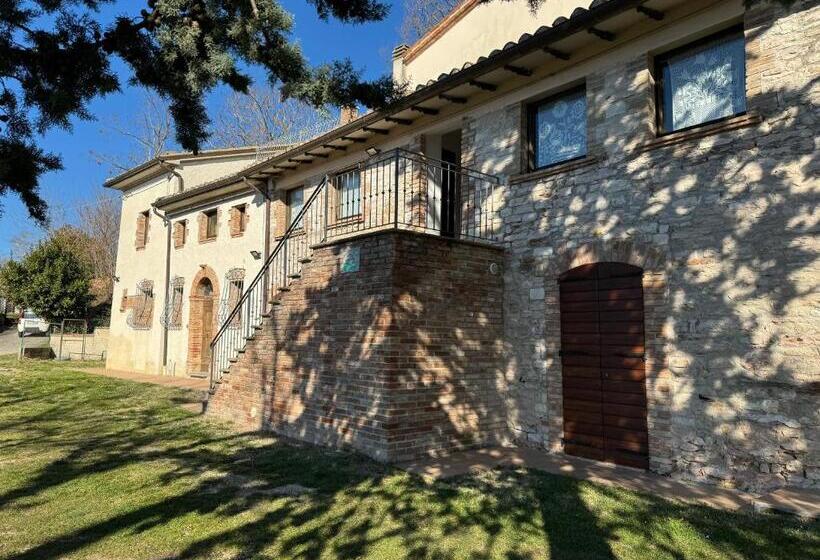 庭の見える１ベッドルームアパートメント, Agriturismo Castelvecchio, Casa Vacanza Con Piscina A Fabriano