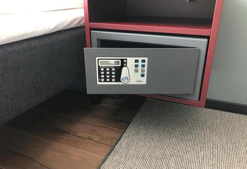 Номер Deluxe, First Hotel Central