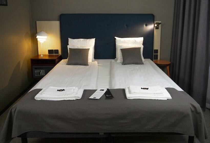 Номер Deluxe, First Hotel Central