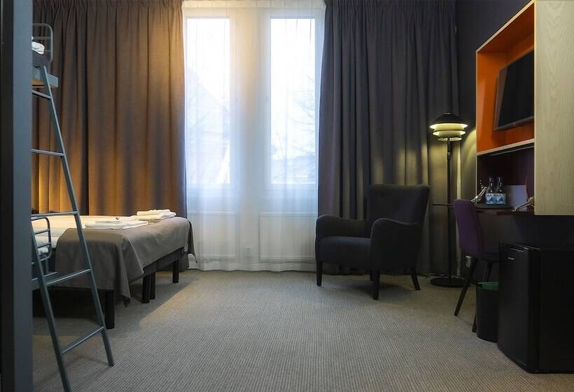 Семейный Номер, First Hotel Central