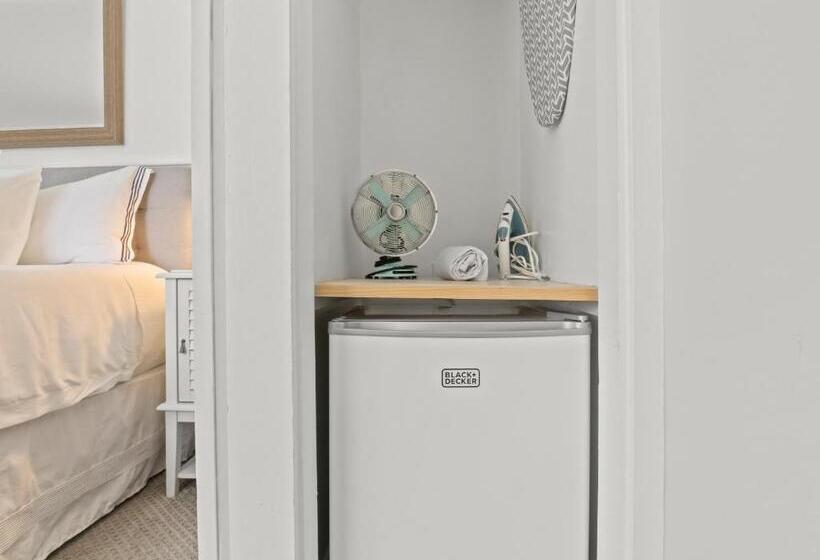 스탠다드 룸 킹사이즈 침대, The Seagrove Suites & Guest Rooms