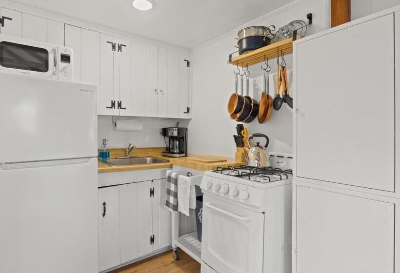 디럭스 스위트 킹 침대, The Seagrove Suites & Guest Rooms