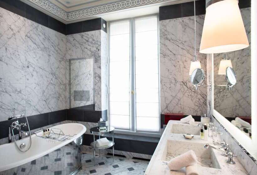 Chambre Prestige, La Réserve Paris Hotel & Spa