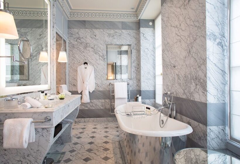Chambre Premium, La Réserve Paris Hotel & Spa