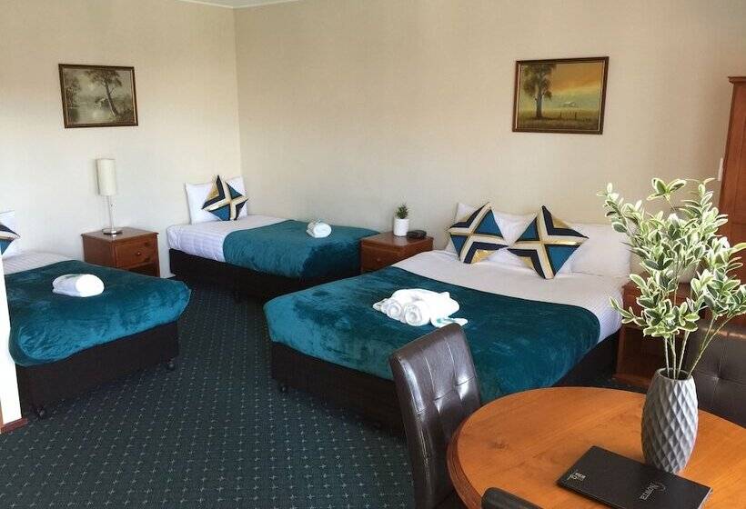 家庭间, Nowra Motor Inn