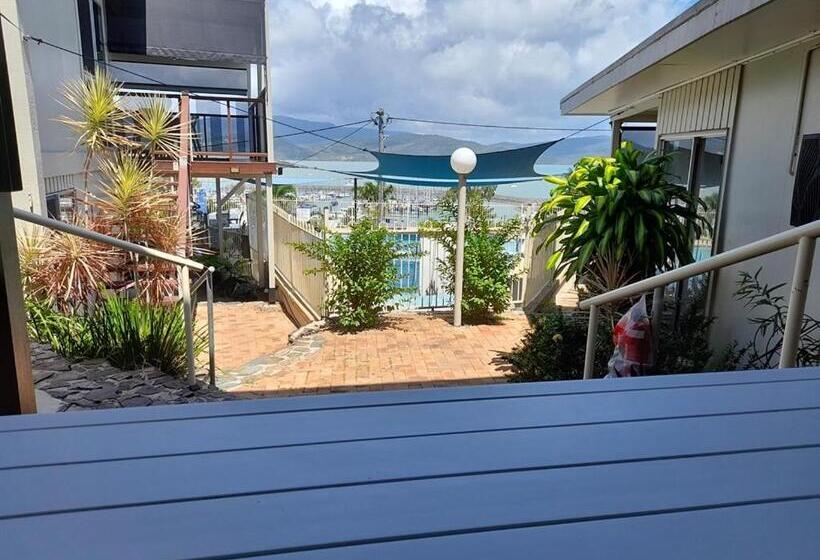 침실 3개 아파트, Airlie Apartments
