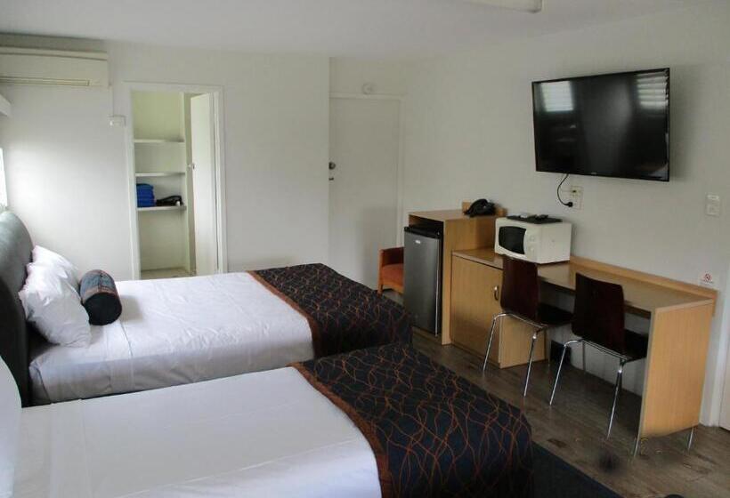 패밀리 룸, Airway Motel