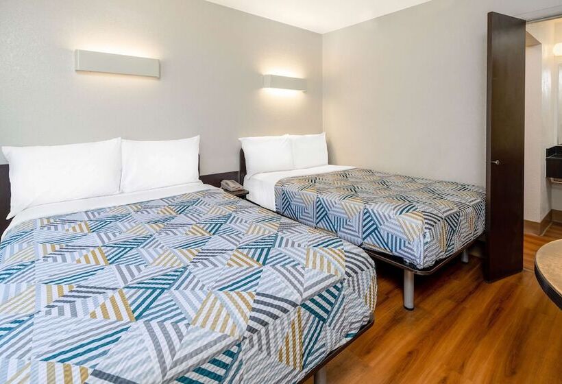 Номер Deluxe, Motel 6 Santa Barbara, Ca   State Street